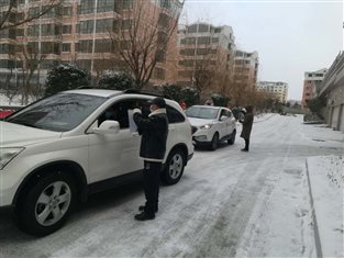 藍海投資張龍陽、侯杰，天福雅苑卡點執(zhí)勤.jpg